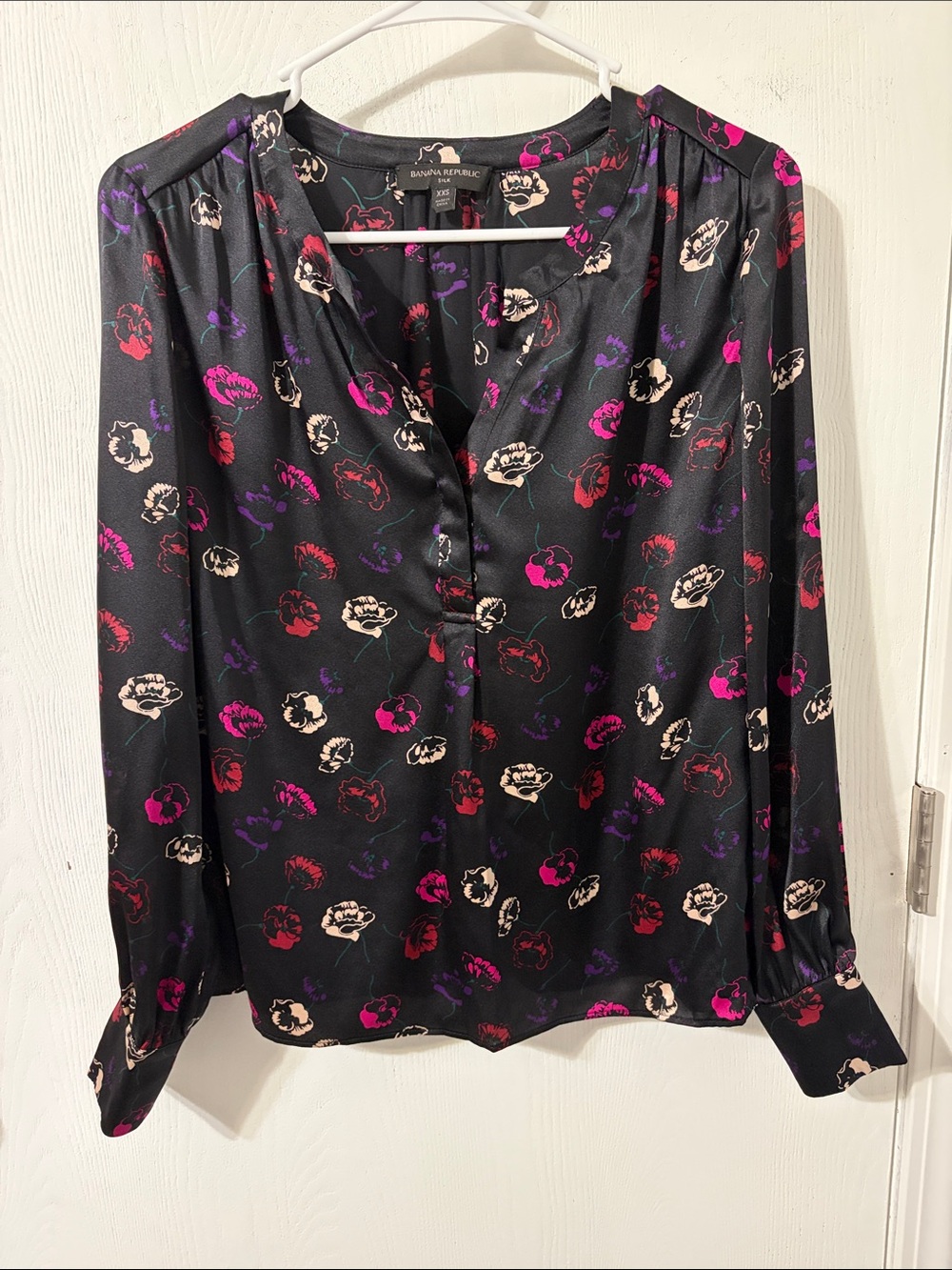 NWOT Banana Republic Black Floral Silk Long-Sleeve Blouse Size XXS Fits Bigger